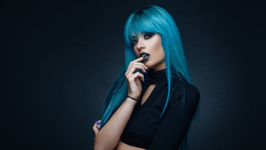 EL AZUL PANTONE TAMBIÉN PARA EL CABELLO